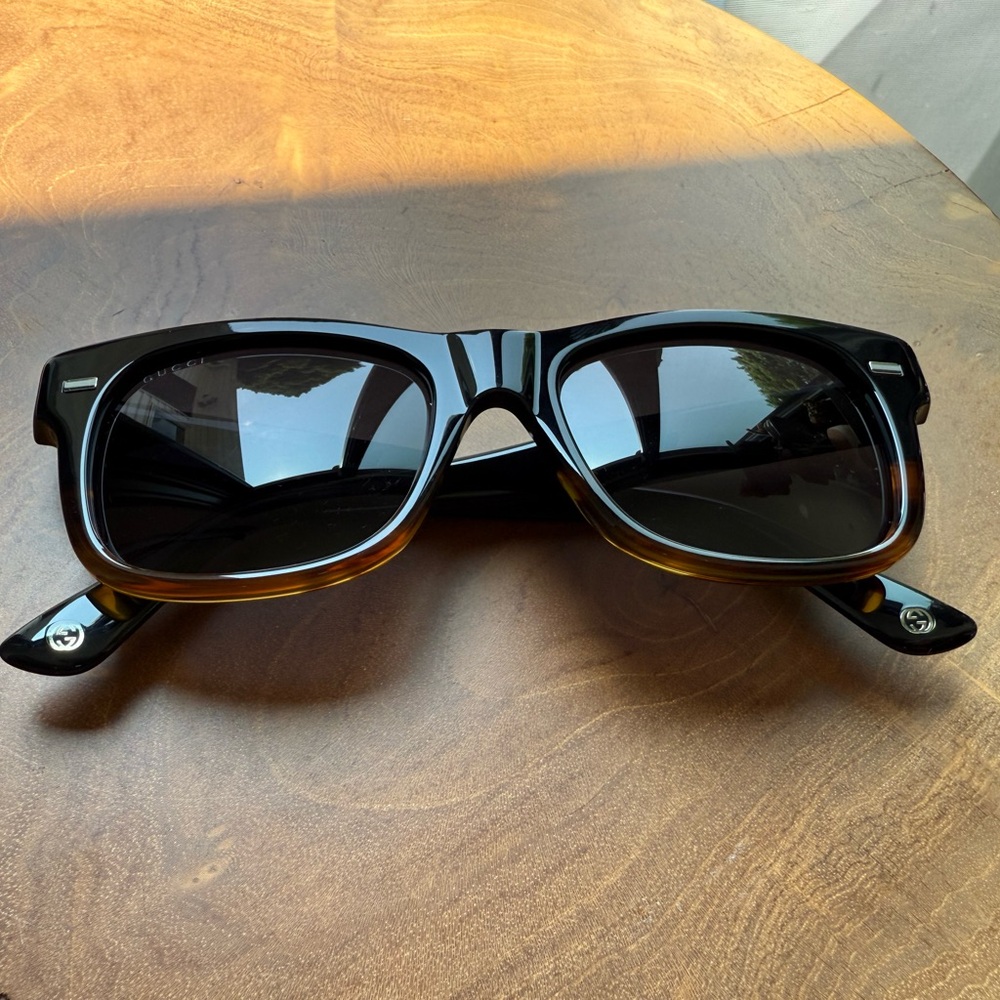GUCCI 🟩🟥🟩 Half Black Half Havana Wayfarer sunglasses